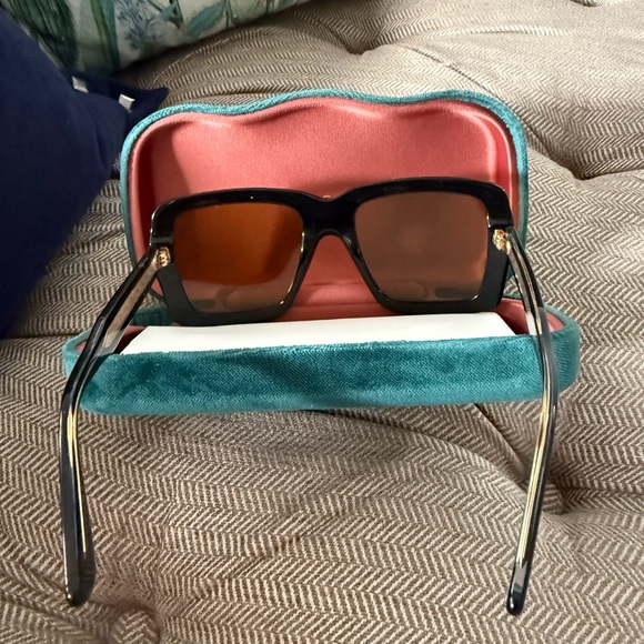 Gucci Oversized Black Sunglasses - Picture 5 of 6